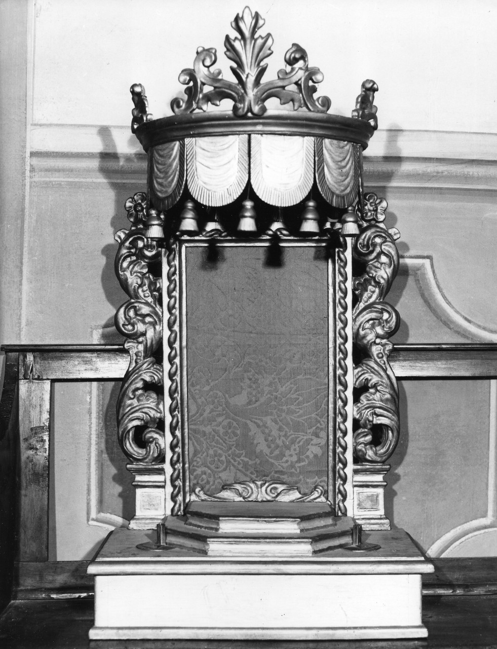 tronetto per esposizione eucaristica - bottega toscana (fine/inizio secc. XVIII/ XIX)