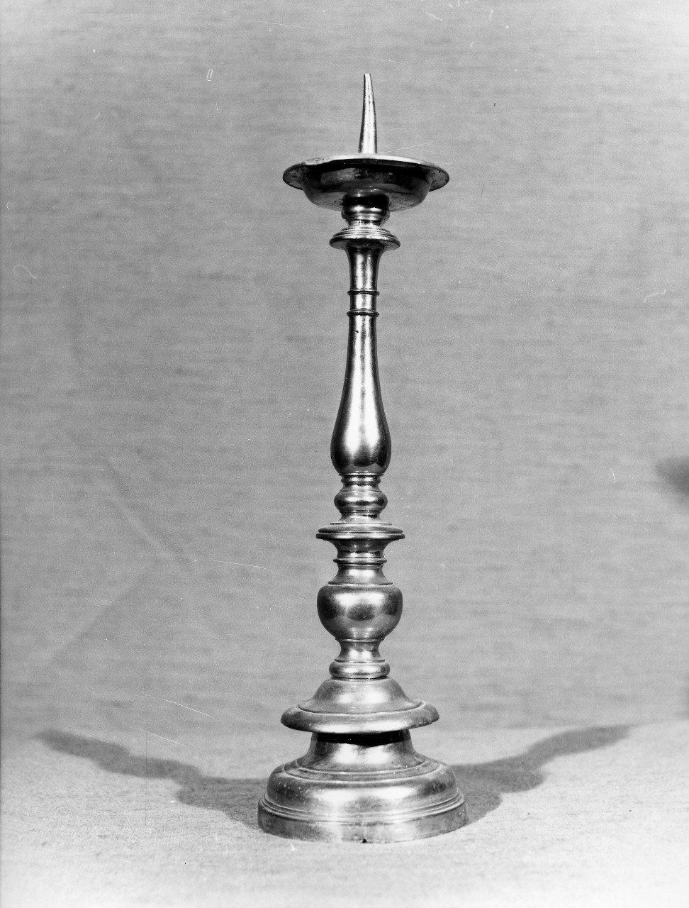 candeliere, serie - bottega toscana (fine/inizio secc. XVII/ XVIII)