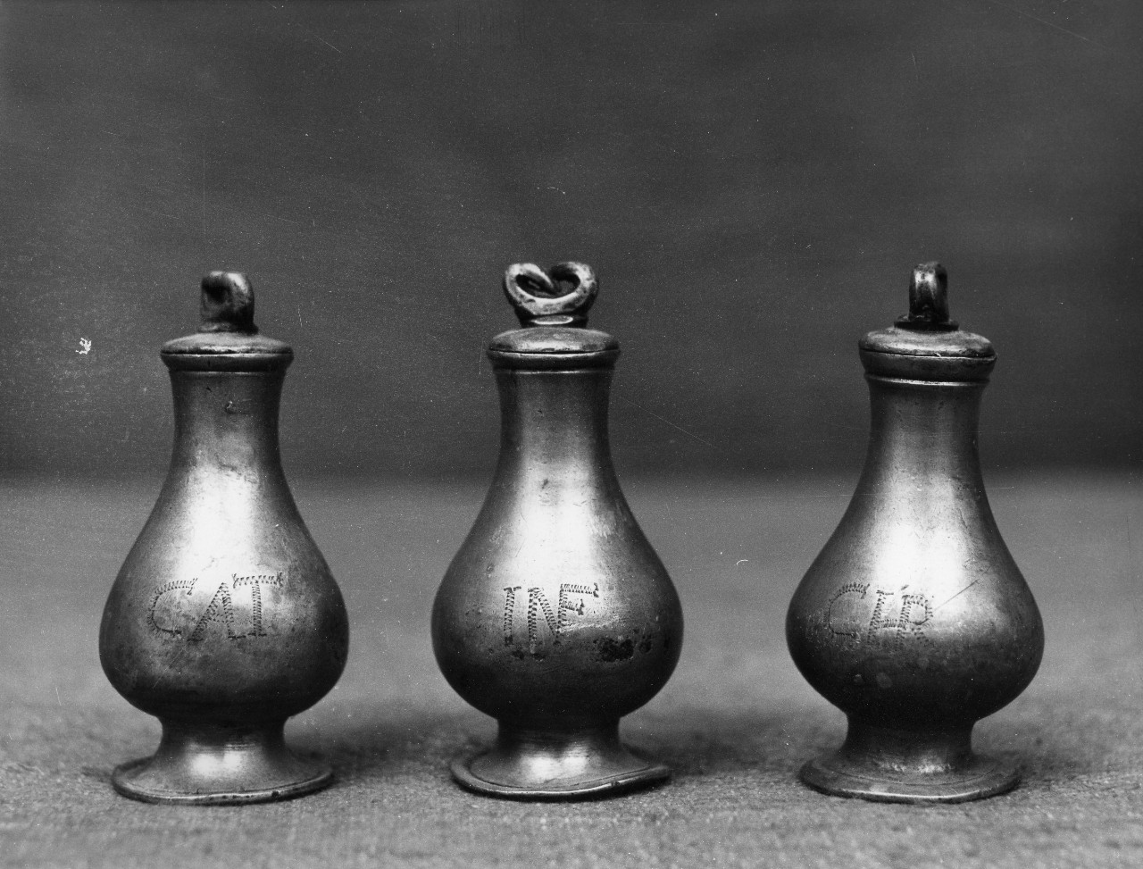 vasetti per oli santi, serie - bottega toscana (sec. XVII)