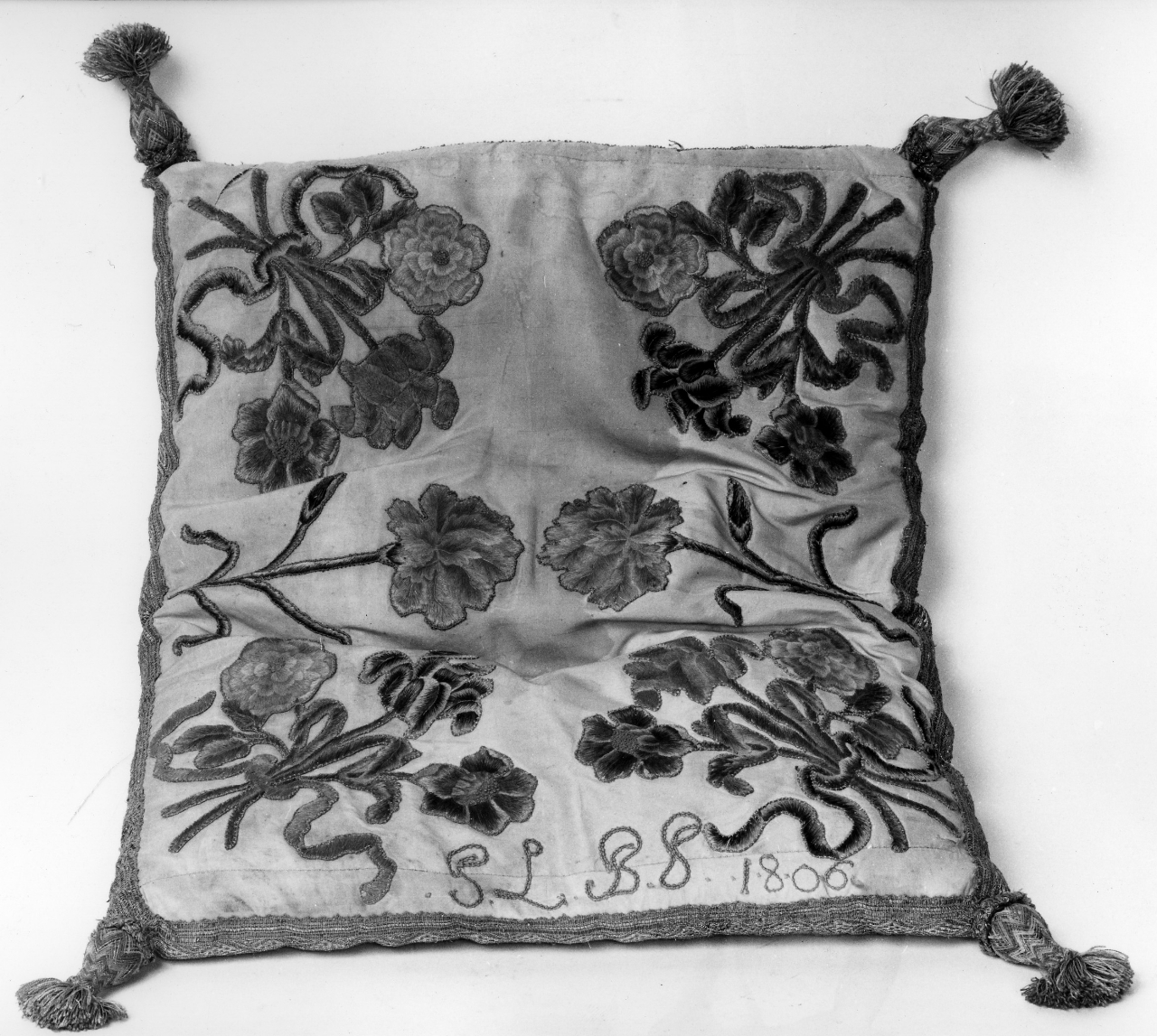 cuscino, serie - manifattura pistoiese (sec. XIX)