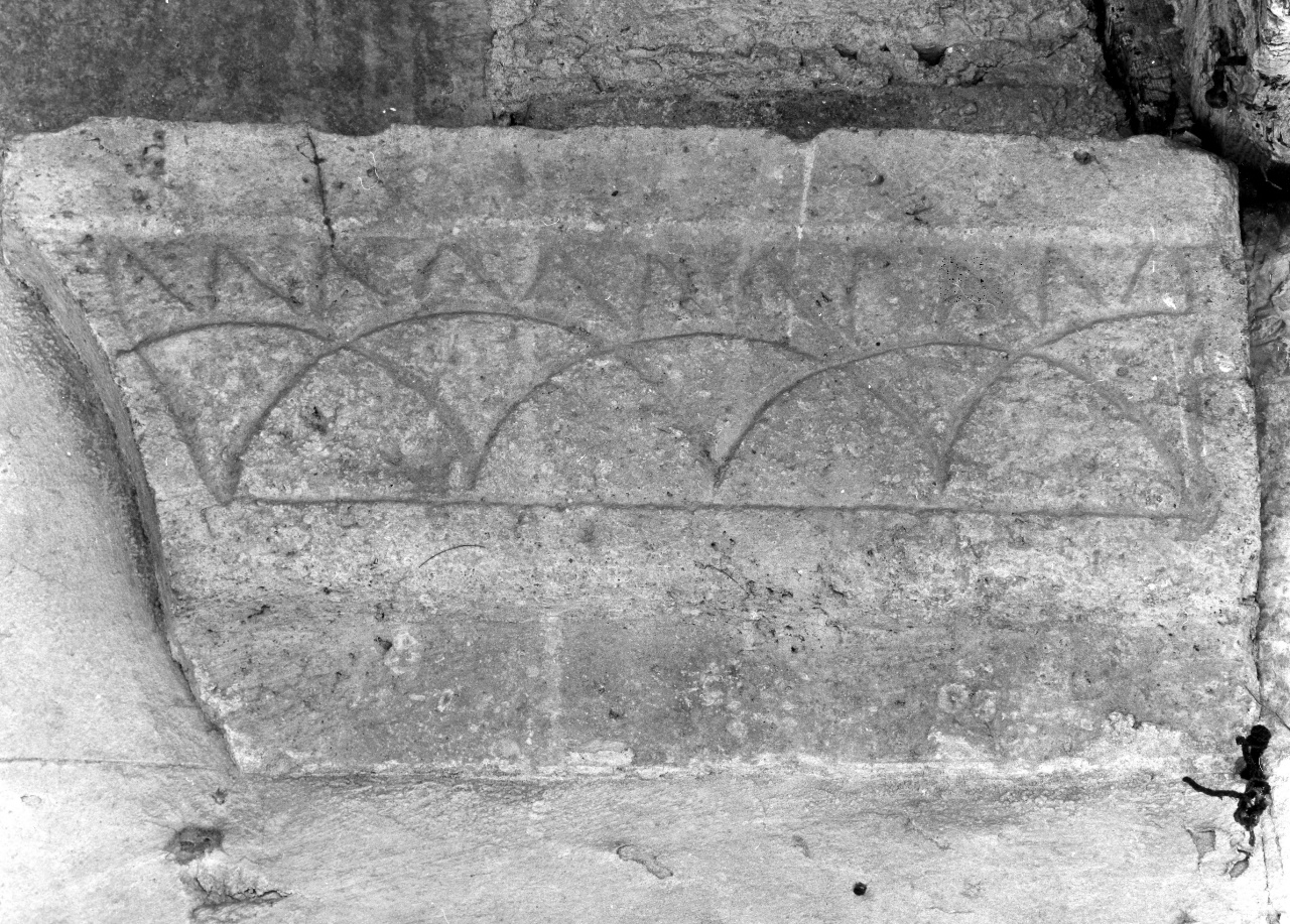 mensola architettonica, serie - bottega toscana (sec. XII)