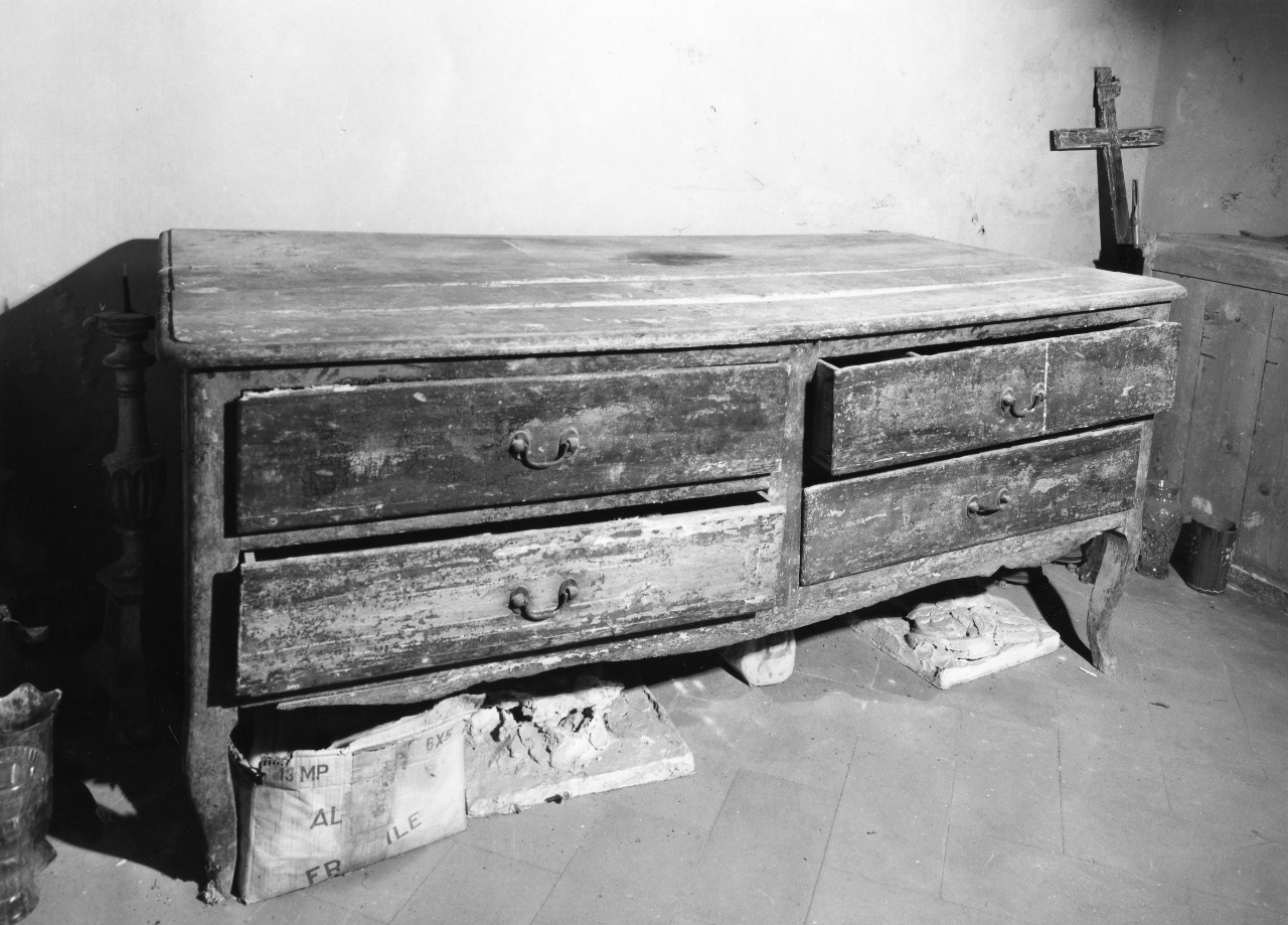 cassettone - bottega toscana (prima metà sec. XVIII)