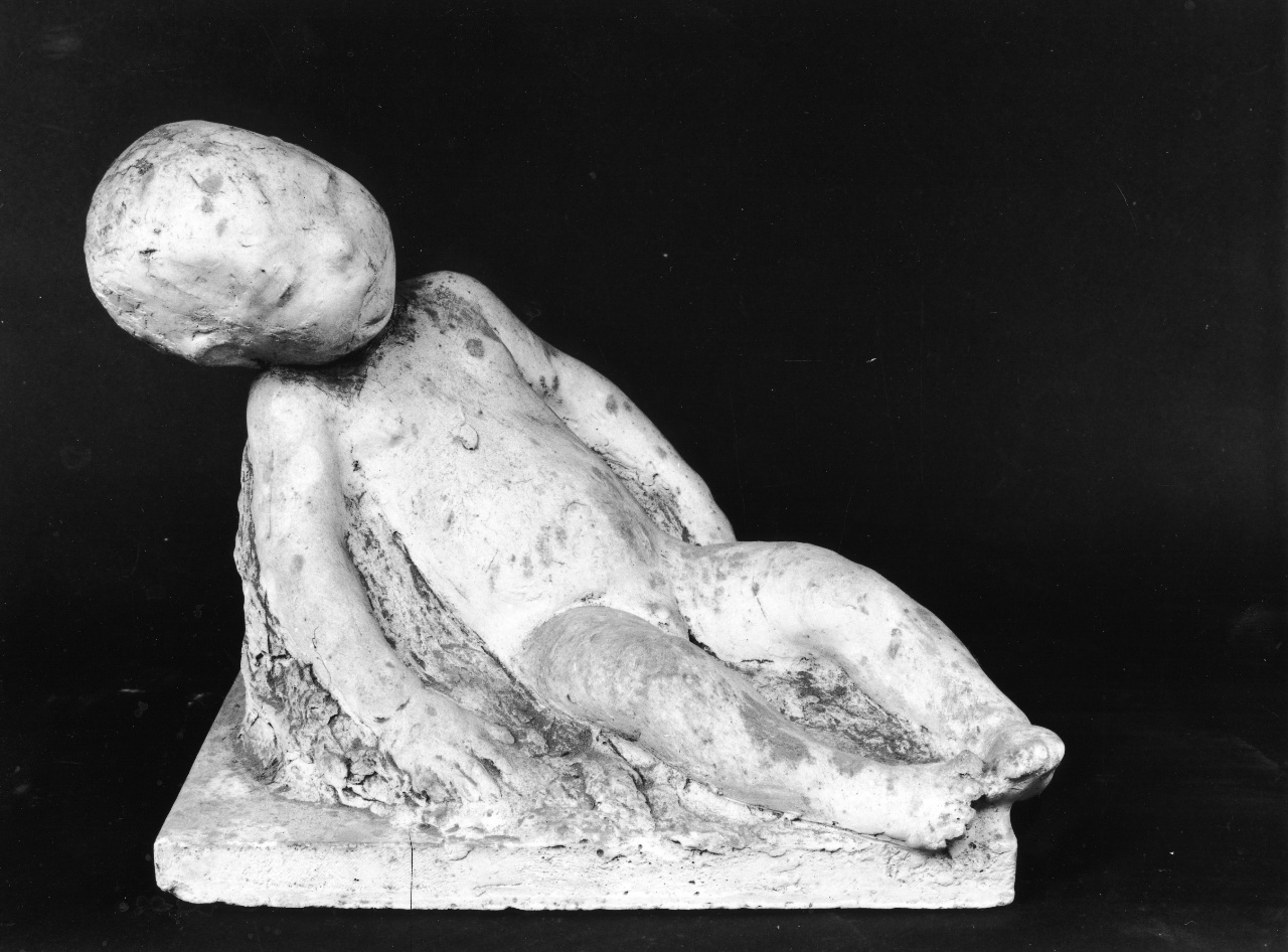 bambino dormiente (statuetta) di Andreotti Libero (sec. XX)