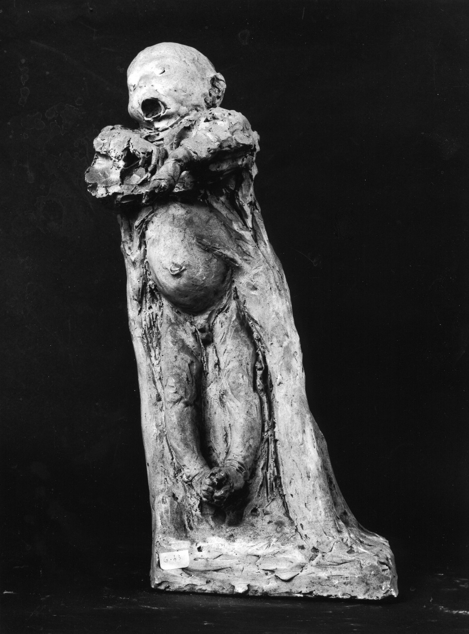 Le nouveau né, neonato sorretto da braccia femminili (statua) di Andreotti Libero (sec. XX)