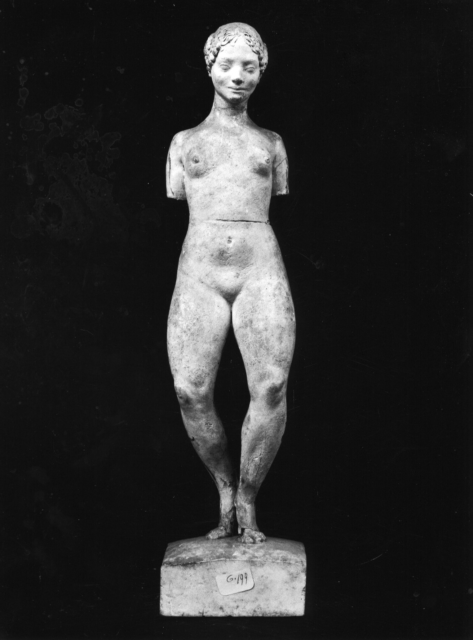 Danzatrice con i grappoli d'uva, figura femminile nuda (statua) di Andreotti Libero (sec. XX)