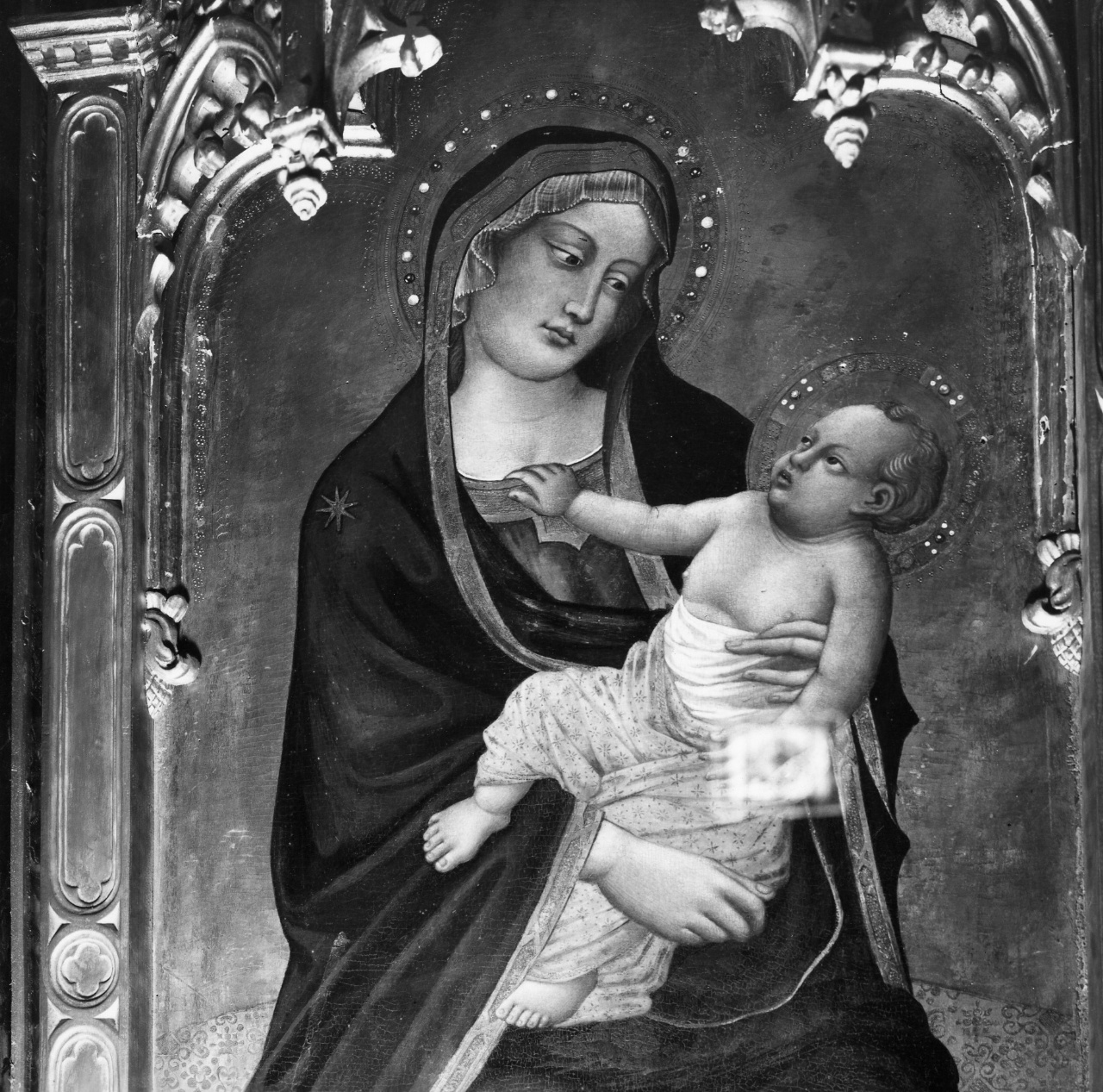 Madonna con Bambino (dipinto) di Puccinelli Angelo (fine/inizio secc. XIV/ XV)