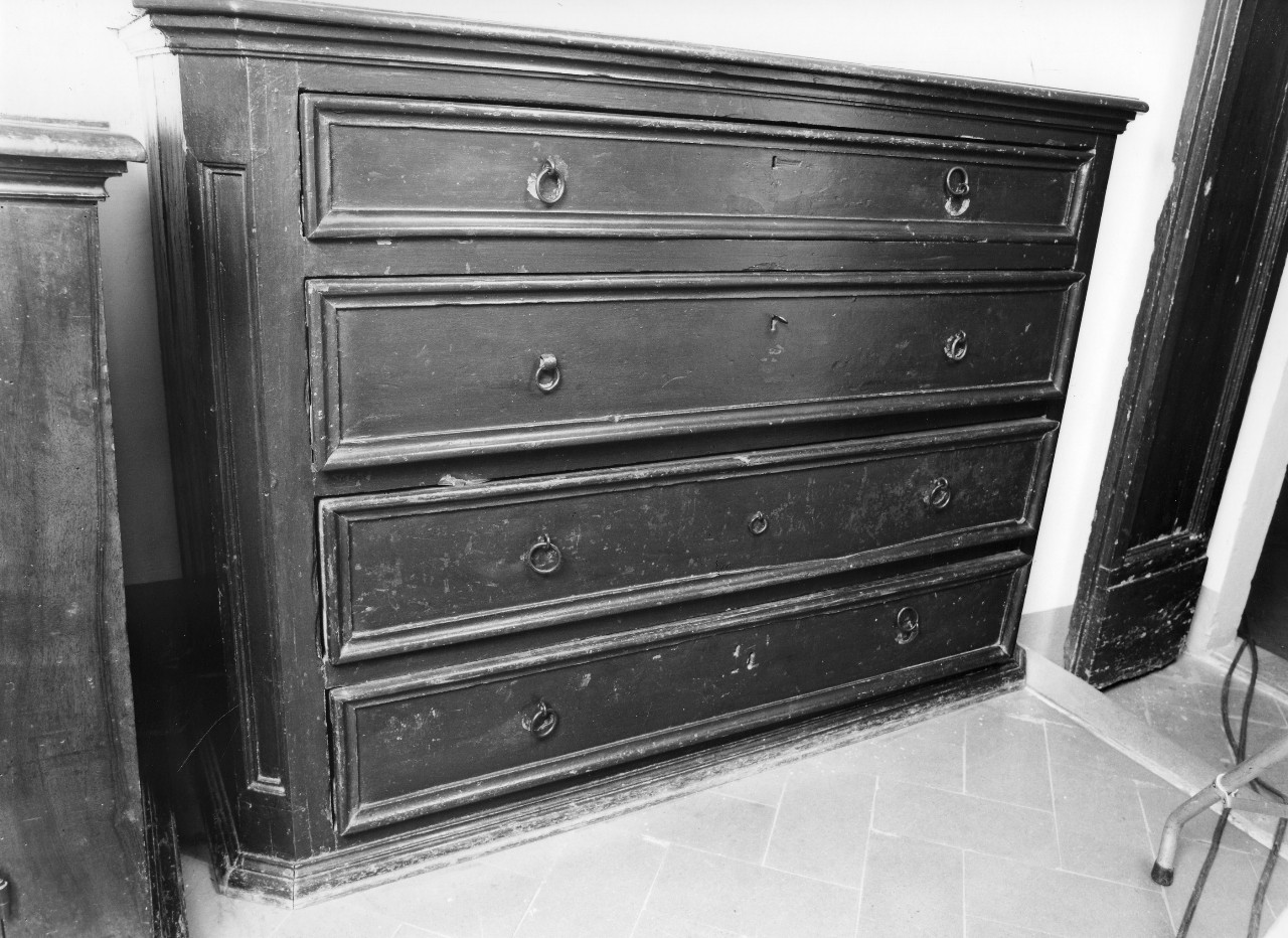 armadio da sacrestia - bottega toscana (prima metà sec. XVIII)