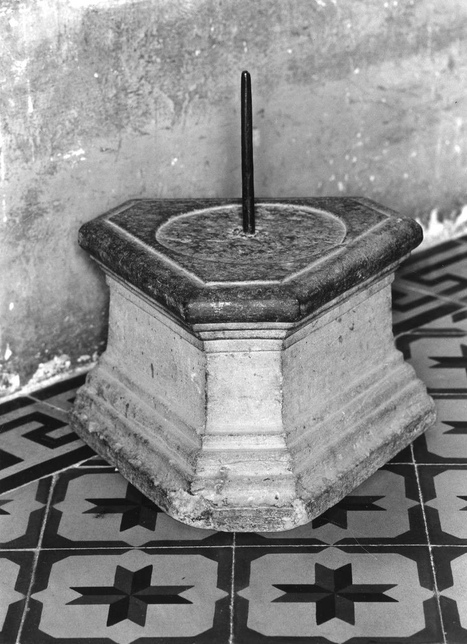 base per il cero pasquale, serie - bottega toscana (fine/inizio secc. XVI/ XVII)