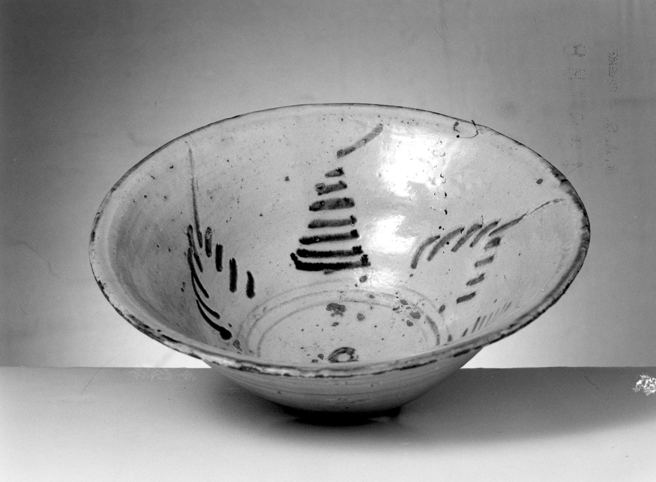 bacinella, serie - bottega toscana (fine/inizio secc. XVII/ XVIII)