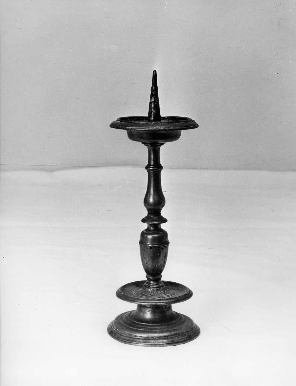 candeliere d'altare, serie - bottega toscana (sec. XVII)