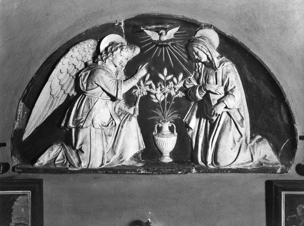 Annunciazione (rilievo) di Della Robbia Andrea (maniera) (sec. XV)