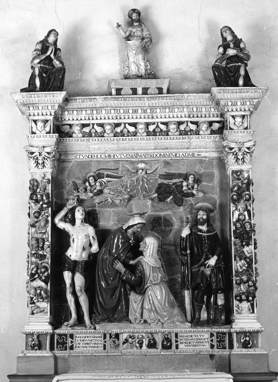 Visitazione tra S. Sebastiano e S. Rocco, visitazione (gruppo scultoreo) di Della Robbia Giovanni (attribuito) (sec. XVI)