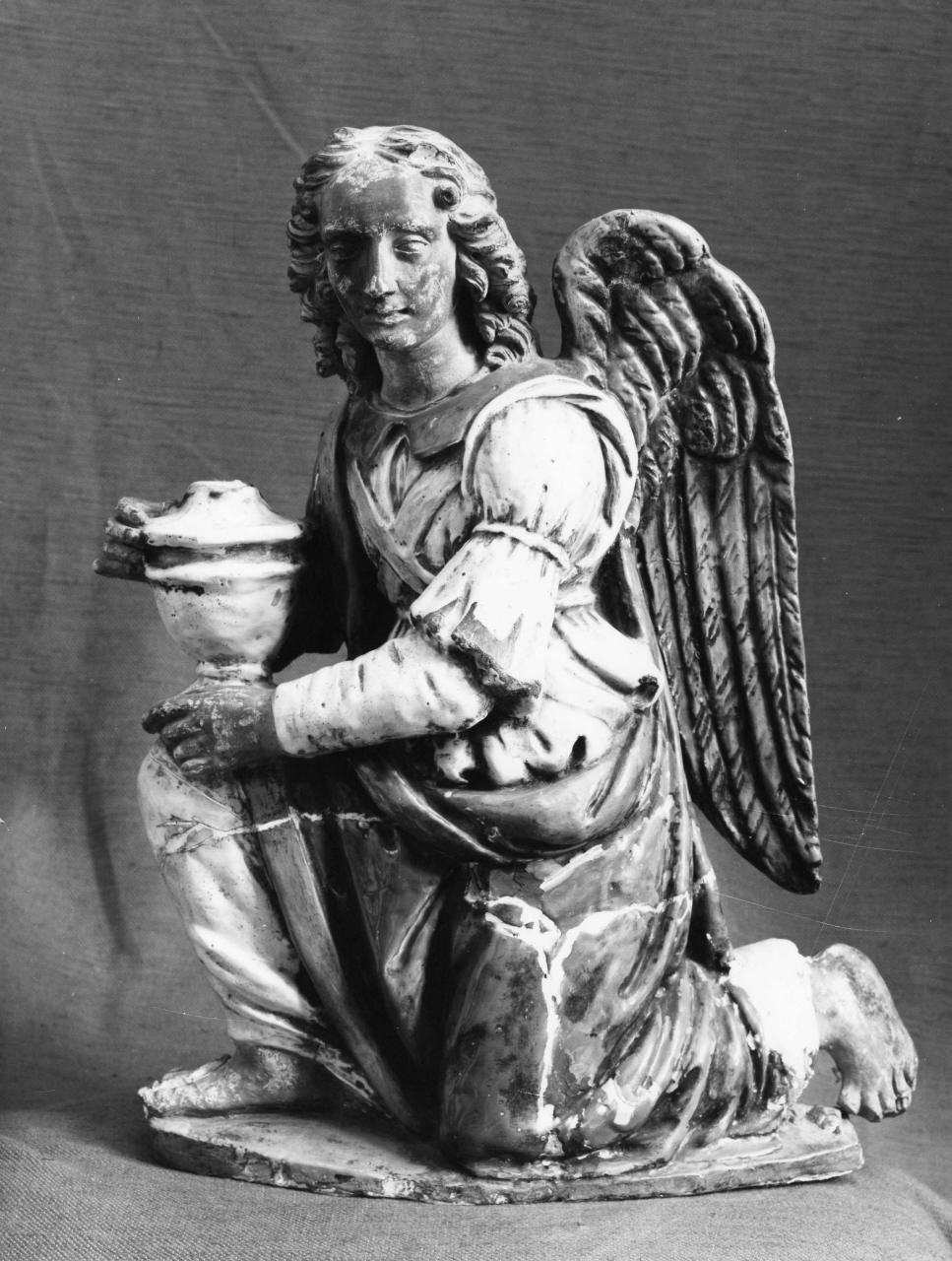 angelo reggicandelabro (candelabro) di Della Robbia Giovanni (attribuito) (prima metà sec. XVI)