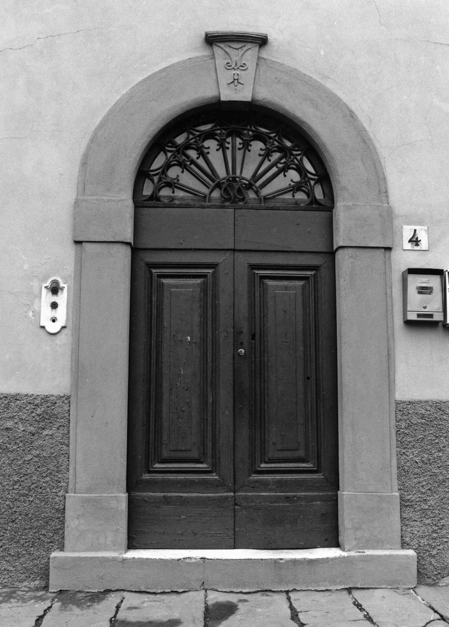 portale - manifattura toscana (prima metà sec. XIX)