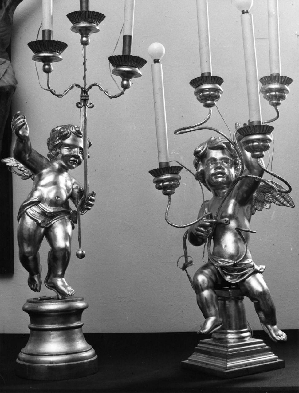angelo reggicandelabro (candelabro - a statua, serie) - bottega toscana (fine/inizio secc. XIX/ XX)
