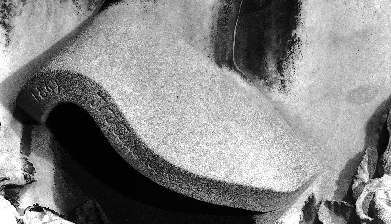 ritratto funebre di Dik Akzynoff Nikitiscna Elena, ritratto di donna (rilievo) di Kamenskij Fjodor Fjodorowitsch - ambito toscano (sec. XIX)