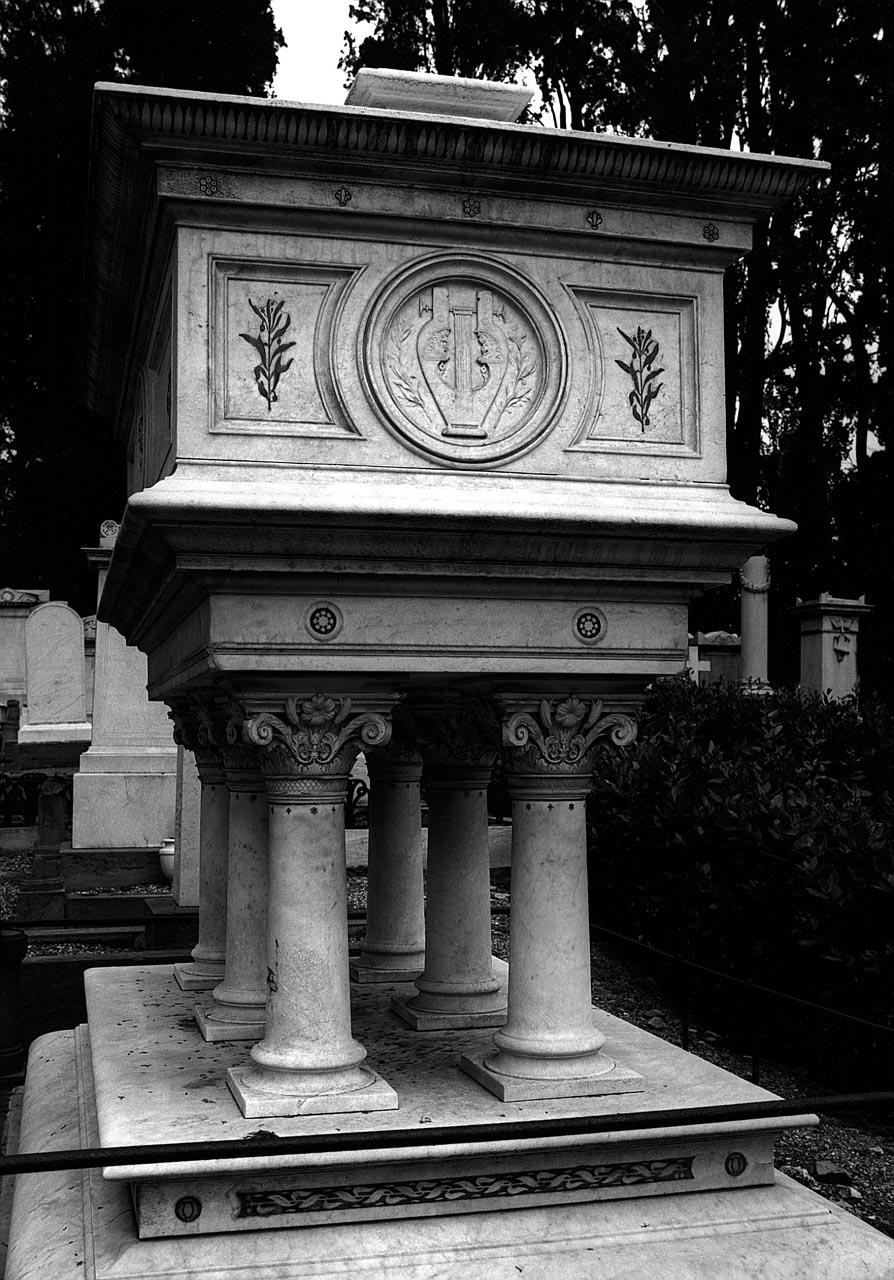 monumento funebre - ad arca di Leighton Frederic, Giovannozzi Francesco (sec. XIX)