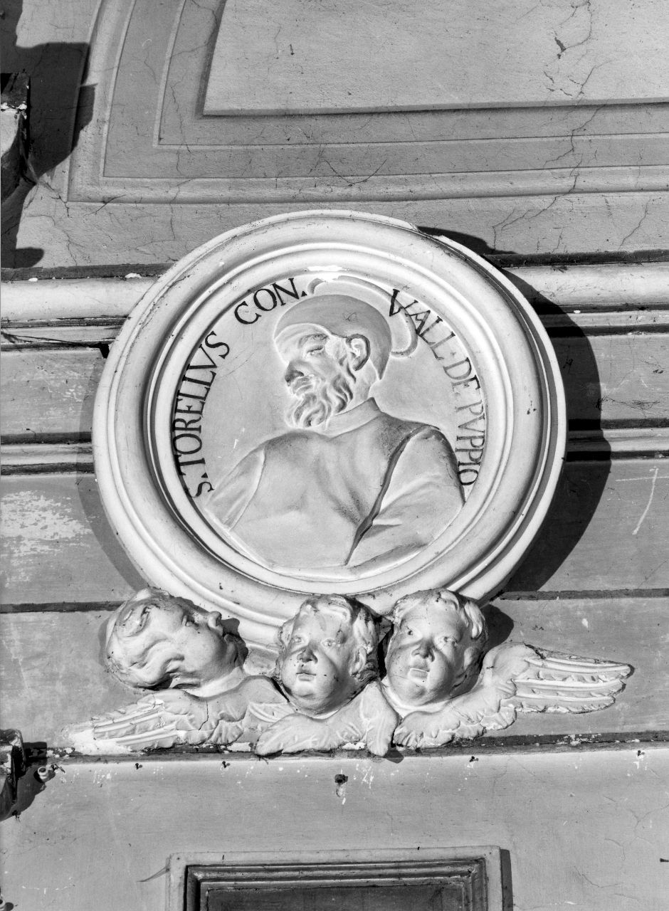 medaglione con San Torello (decorazione plastica, insieme) - ambito toscano (sec. XVIII)