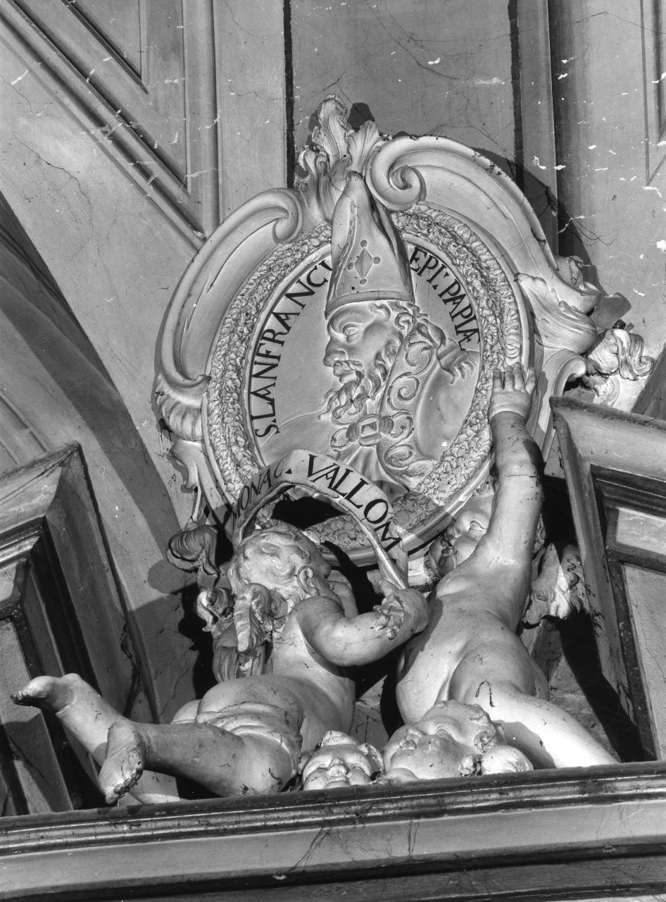 angioletti con medaglione di San Lanfranco vescovo di Pavia (decorazione plastica, insieme) - ambito toscano (sec. XVIII)