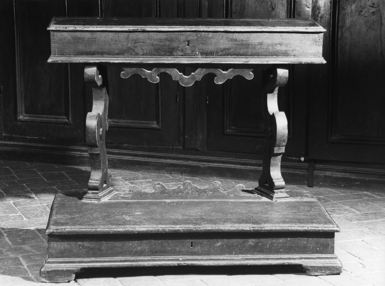 inginocchiatoio - a montanti sagomati, coppia - bottega toscana (sec. XVIII)