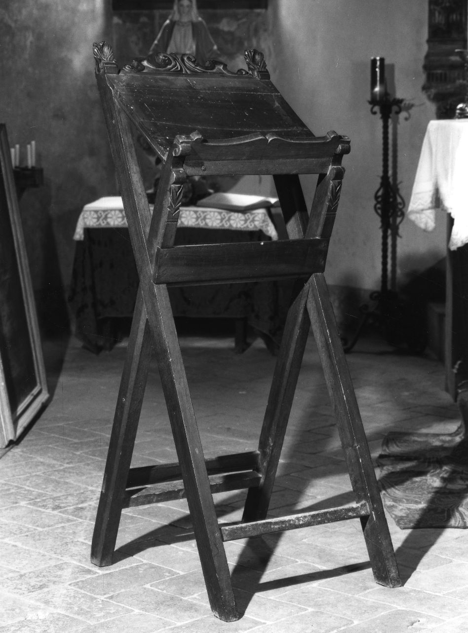 leggio a struttura fissa - bottega toscana (fine/inizio secc. XVIII/ XIX)