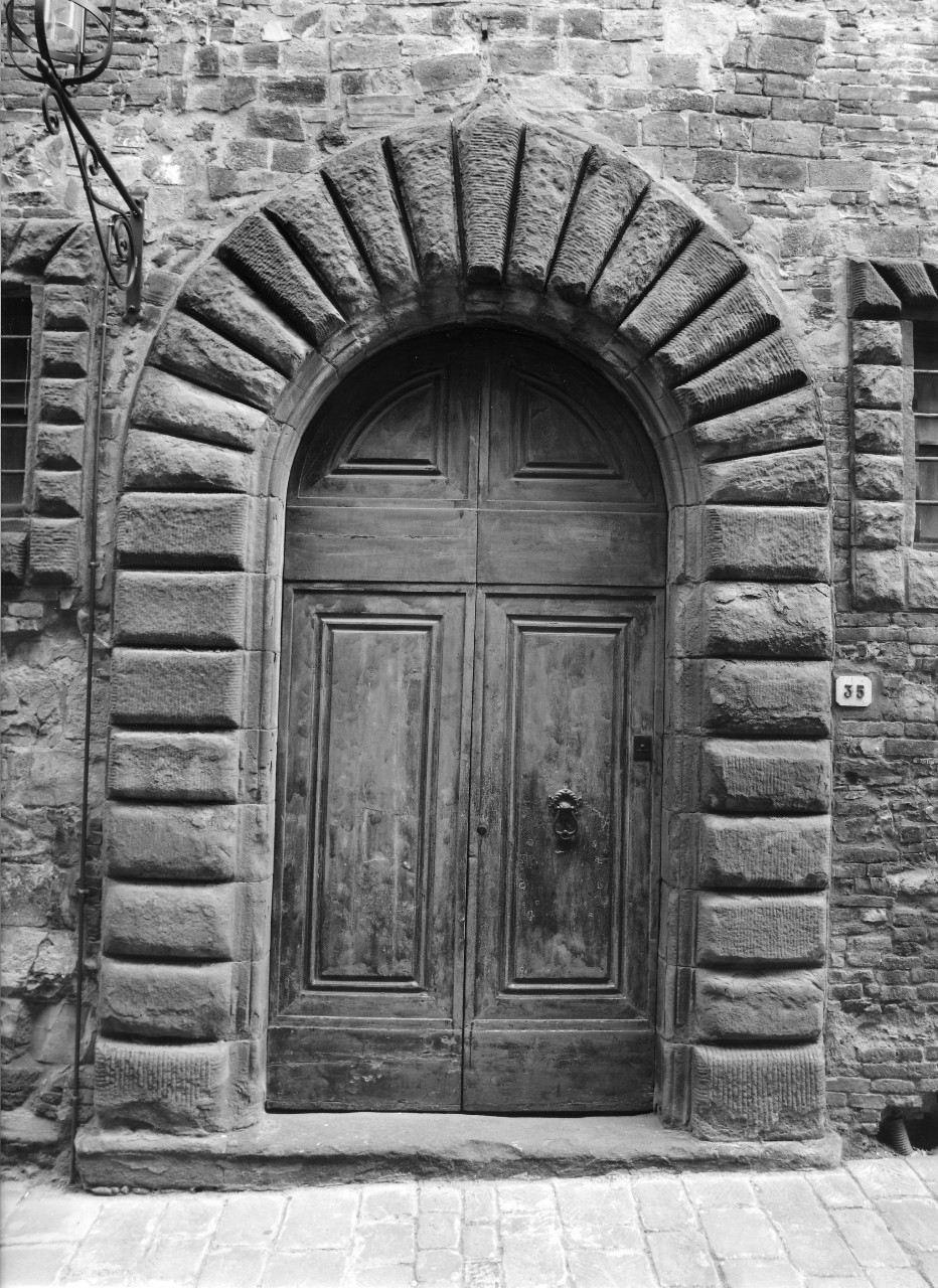 mostra di portale, insieme - bottega toscana (fine/inizio secc. XV/ XVI)