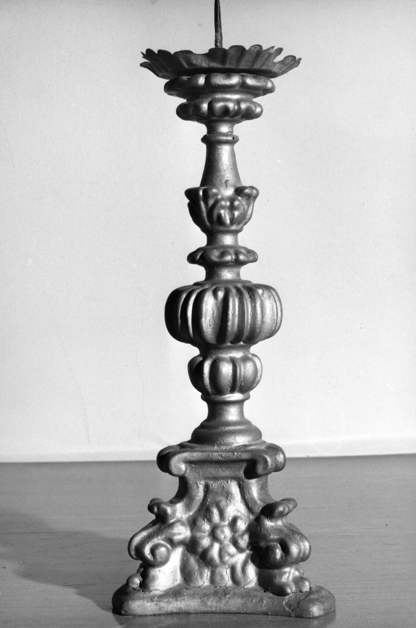 candeliere d'altare, serie - bottega toscana (metà sec. XVIII)