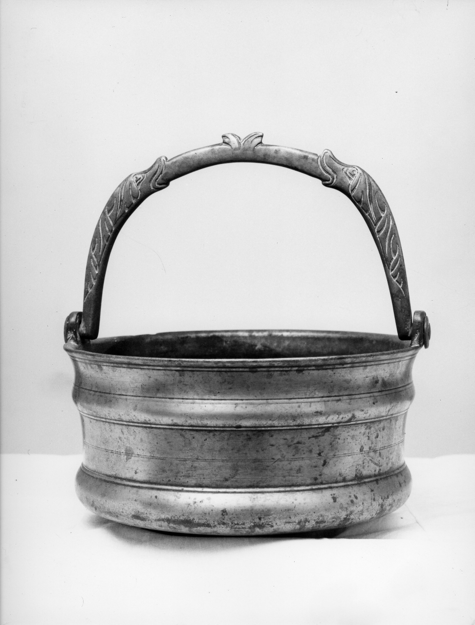 portasecchiello per l'acqua benedetta - bottega toscana (sec. XVII)