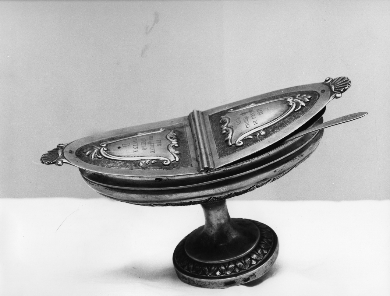 navicella portaincenso - a doppia valva - bottega toscana (sec. XIX)