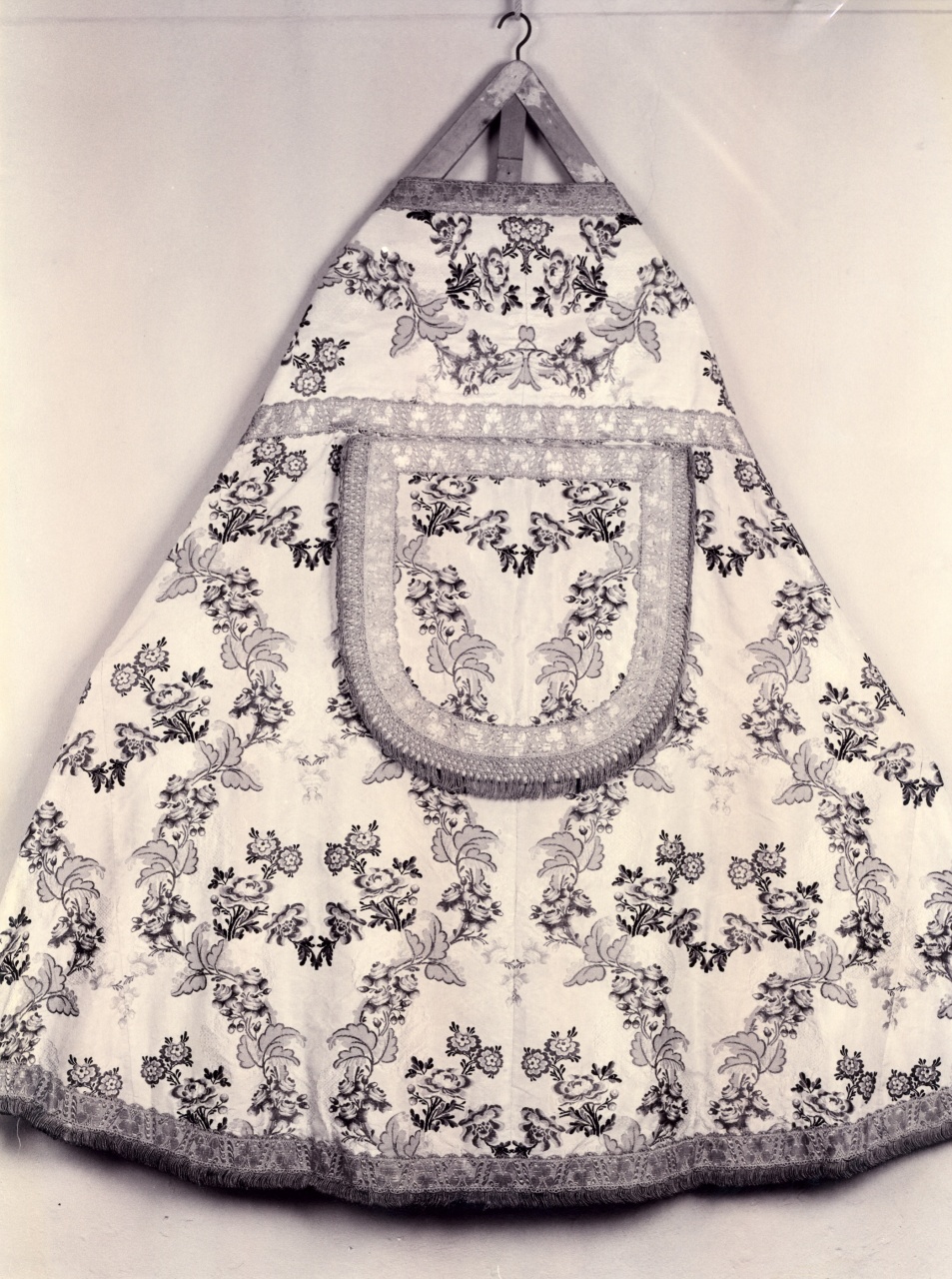 piviale - manifattura lionese (?) (terzo quarto sec. XVIII)