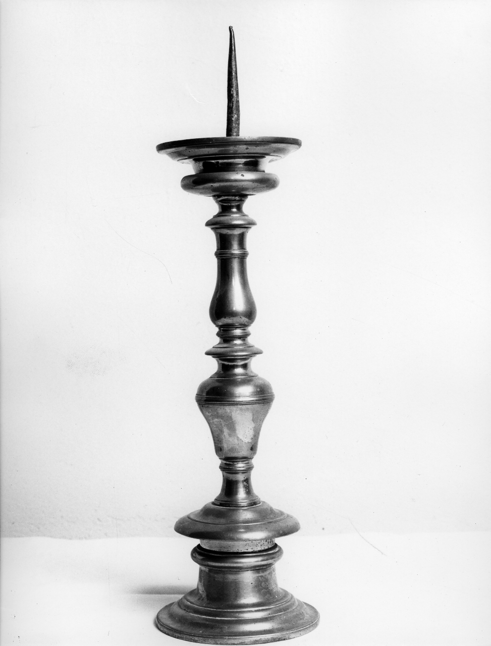 candeliere d'altare, serie - bottega toscana (prima metà sec. XVIII)