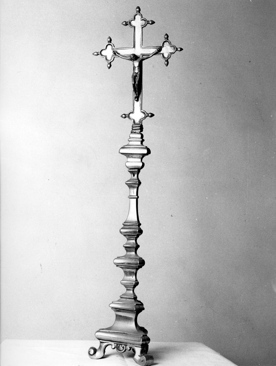 Cristo crocifisso dolente (croce d'altare) - bottega toscana (prima metà sec. XVII, sec. XVIII)