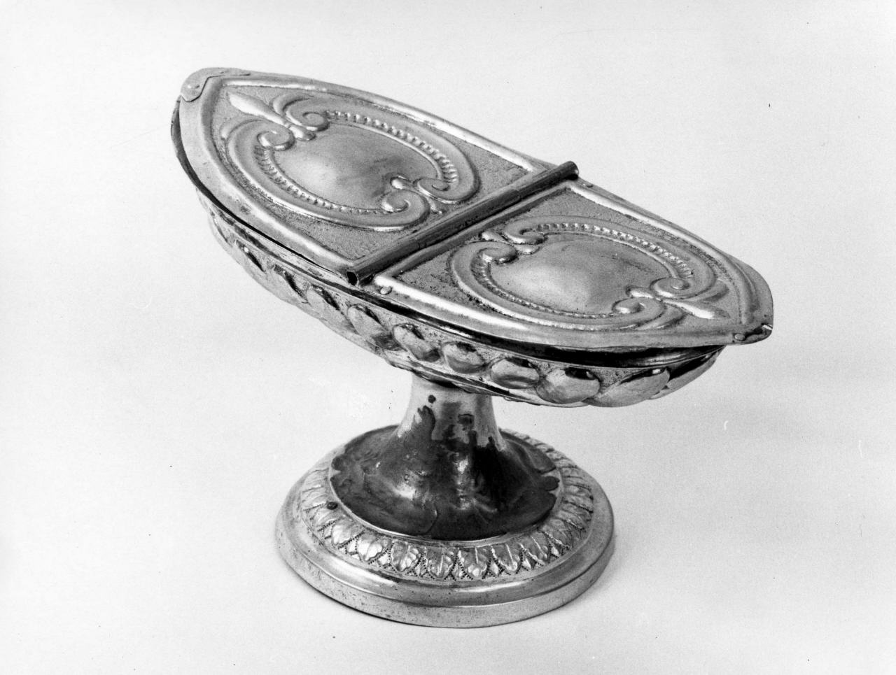 navicella portaincenso - a doppia valva - bottega toscana (inizio sec. XIX)