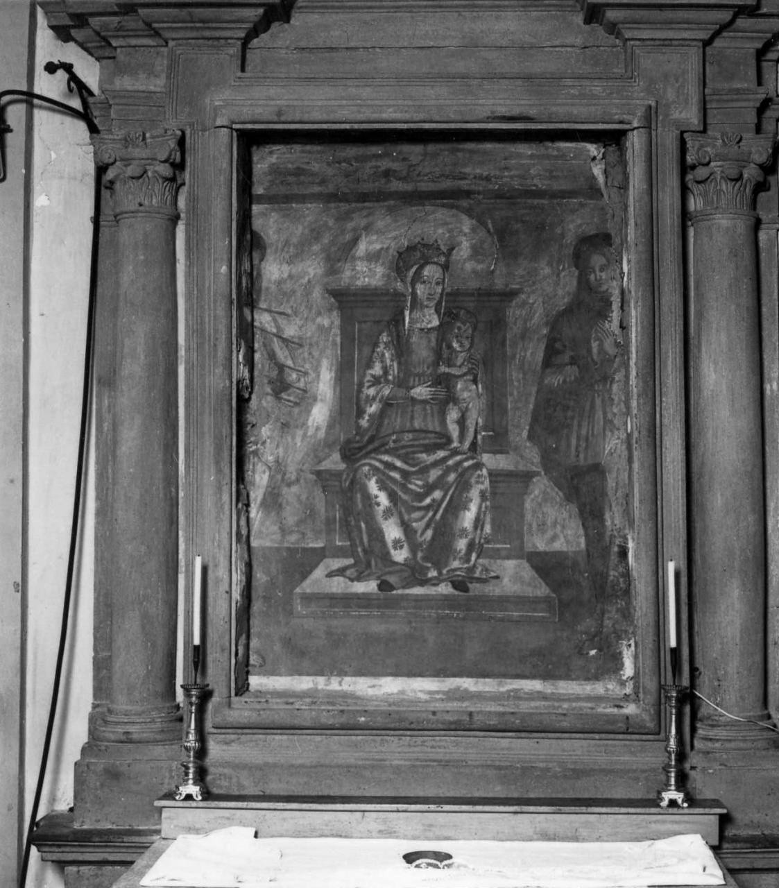 Madonna con Bambino tra San Rocco e San Sebastiano (dipinto) - ambito toscano (fine/inizio secc. XV/ XVI)