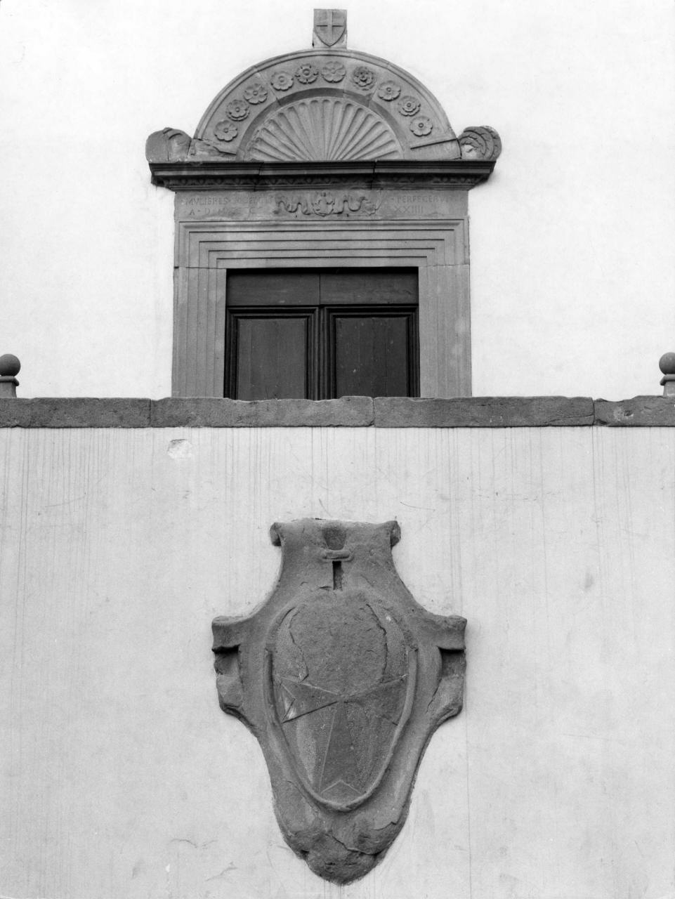 stemma dell'ordine dei Cavalieri di Malta (rilievo) - bottega toscana (sec. XVI)