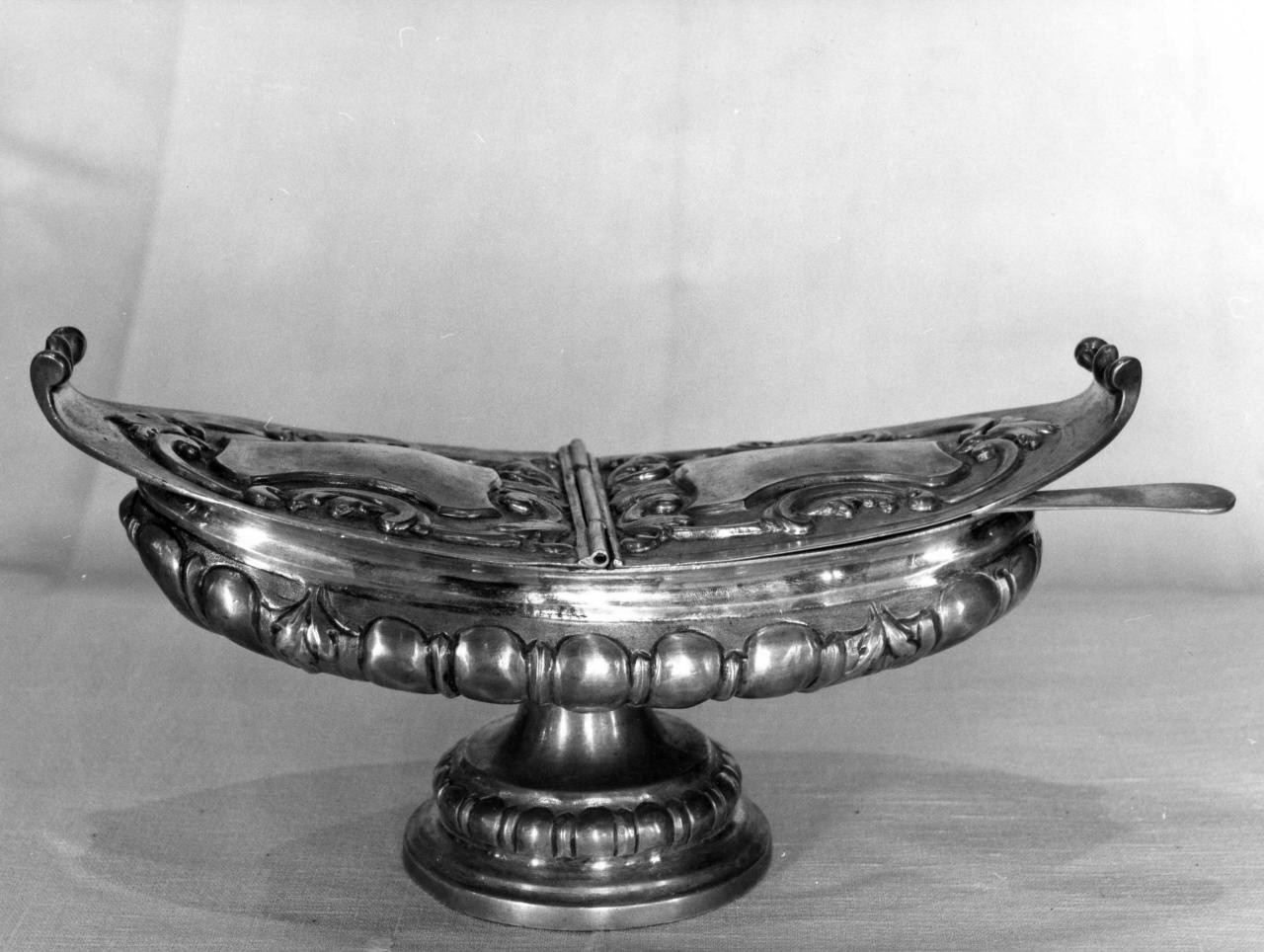 navicella portaincenso - bottega toscana (fine/inizio secc. XVIII/ XIX)