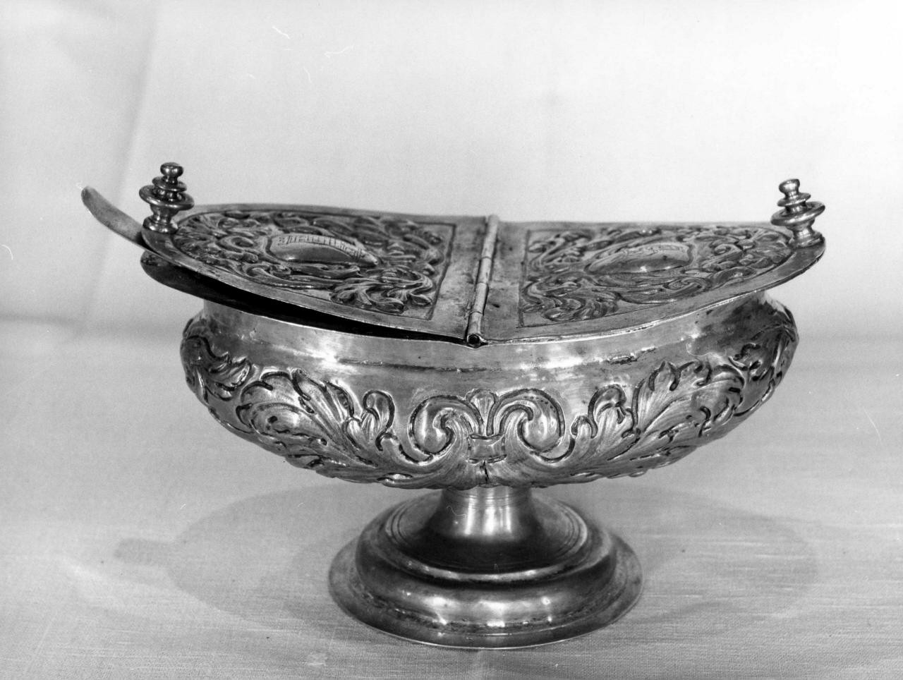 navicella portaincenso - bottega toscana (fine/inizio secc. XVII/ XVIII)