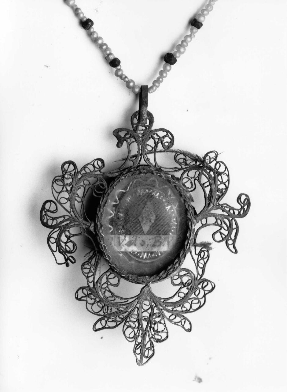 reliquiario a capsula - a pendente - bottega toscana (prima metà sec. XIX)