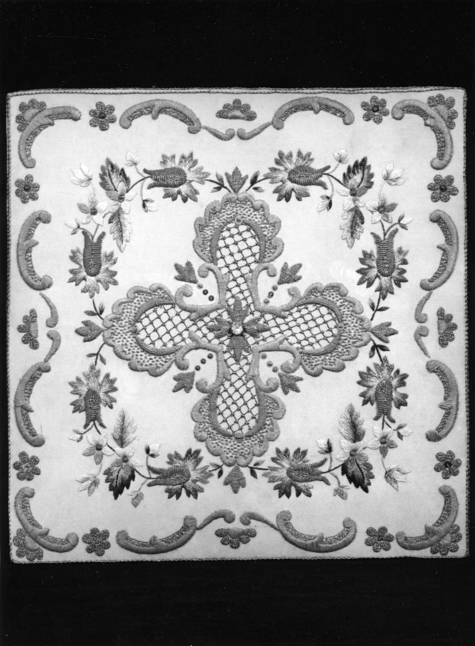 borsa del corporale, elemento d'insieme - manifattura italiana (prima metà sec. XX)