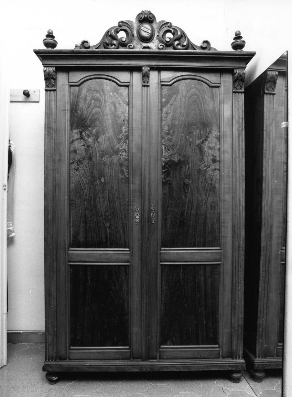 armadio - produzione italiana (prima metà sec. XX)