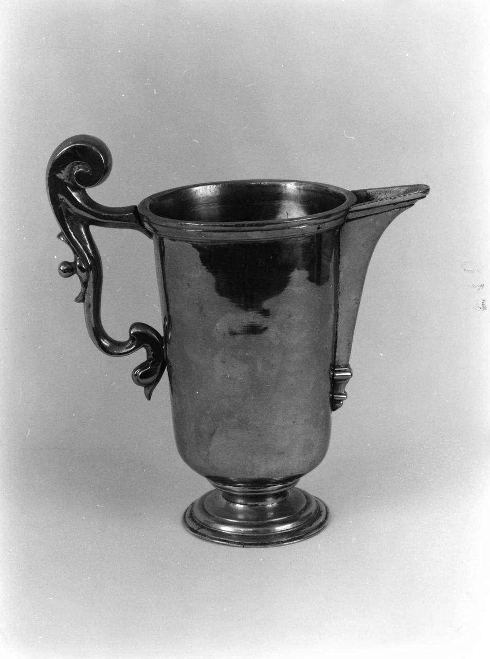 versatore - bottega italiana (prima metà sec. XVIII)