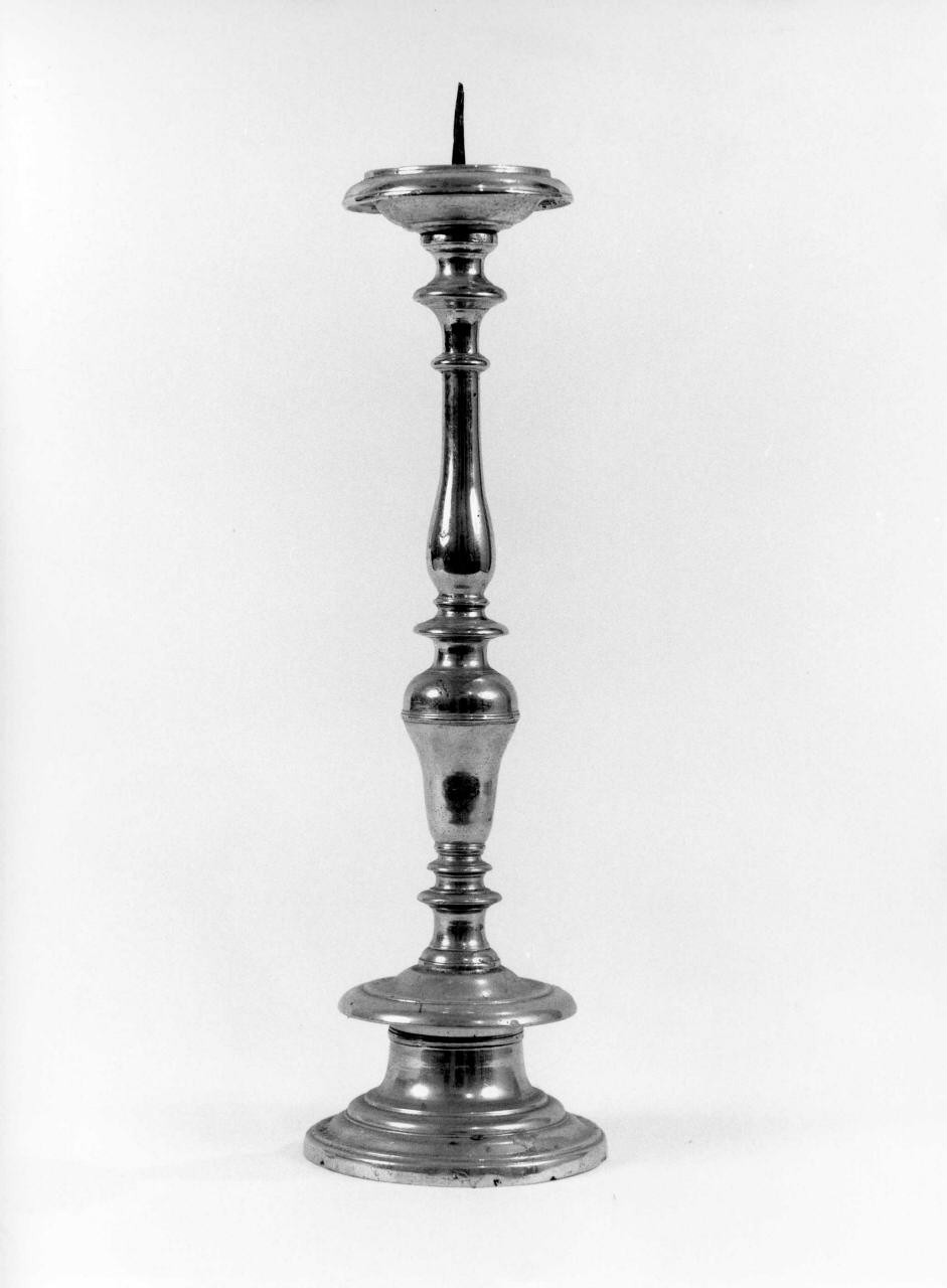 candeliere d'altare, serie - bottega toscana (prima metà sec. XVIII)