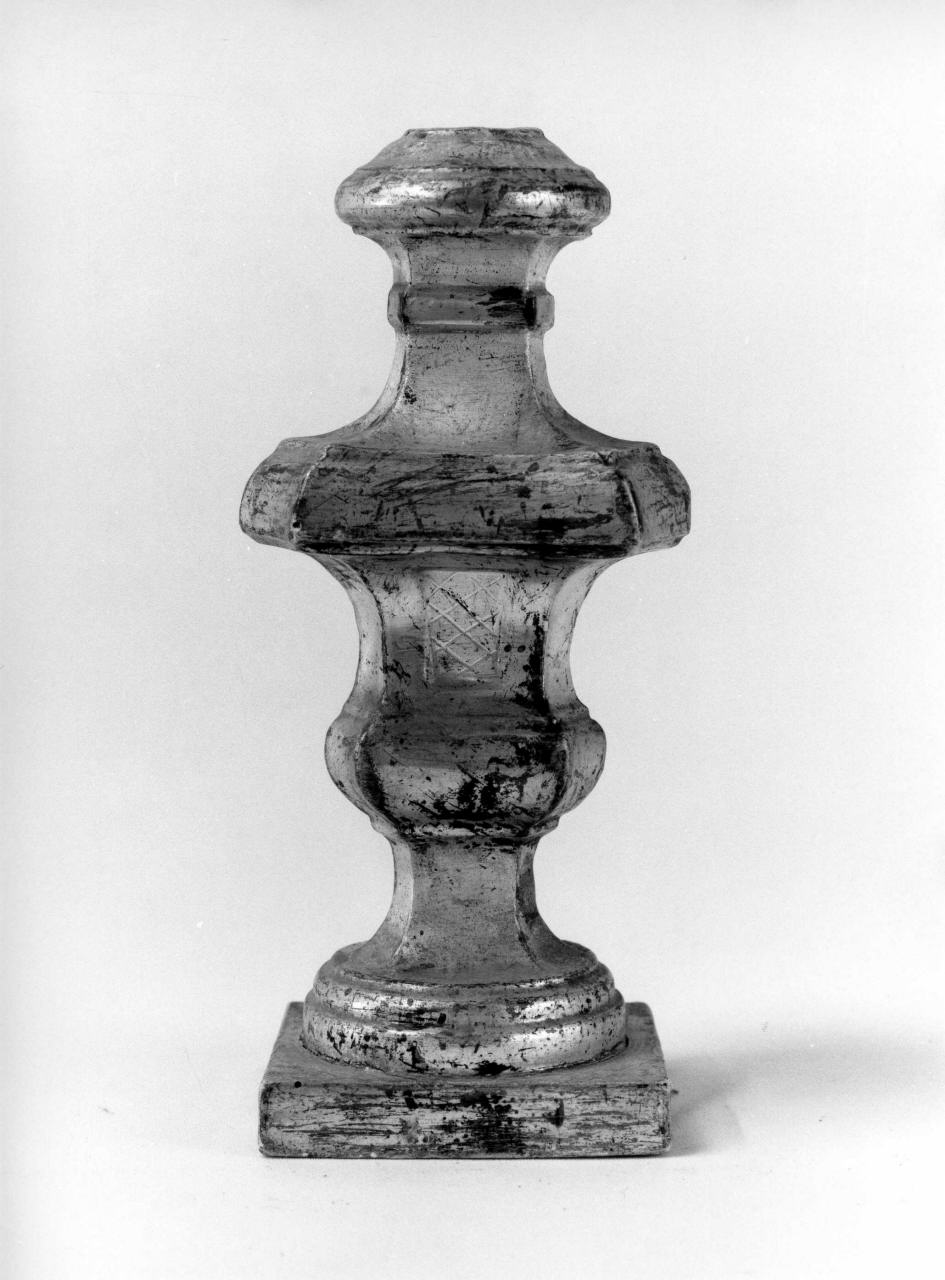 candeliere, serie - bottega toscana (terzo quarto sec. XVIII)