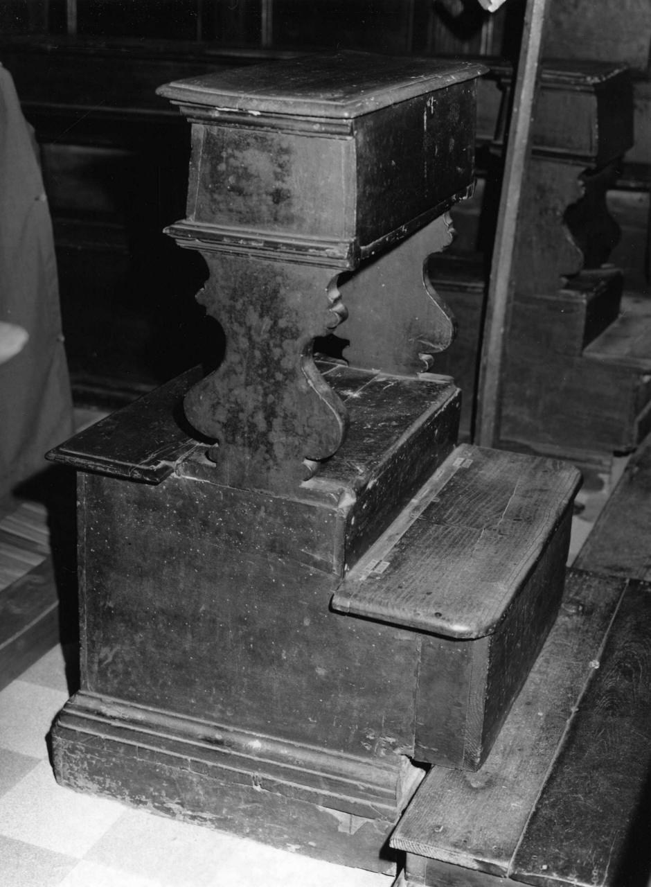 inginocchiatoio - a montanti sagomati - bottega toscana (sec. XVII)