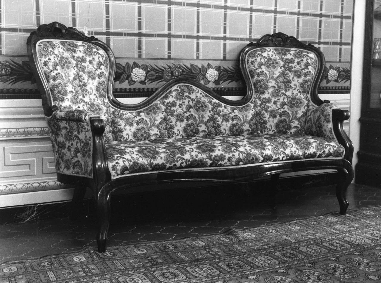 divano - a orecchioni - bottega toscana (metà sec. XIX)