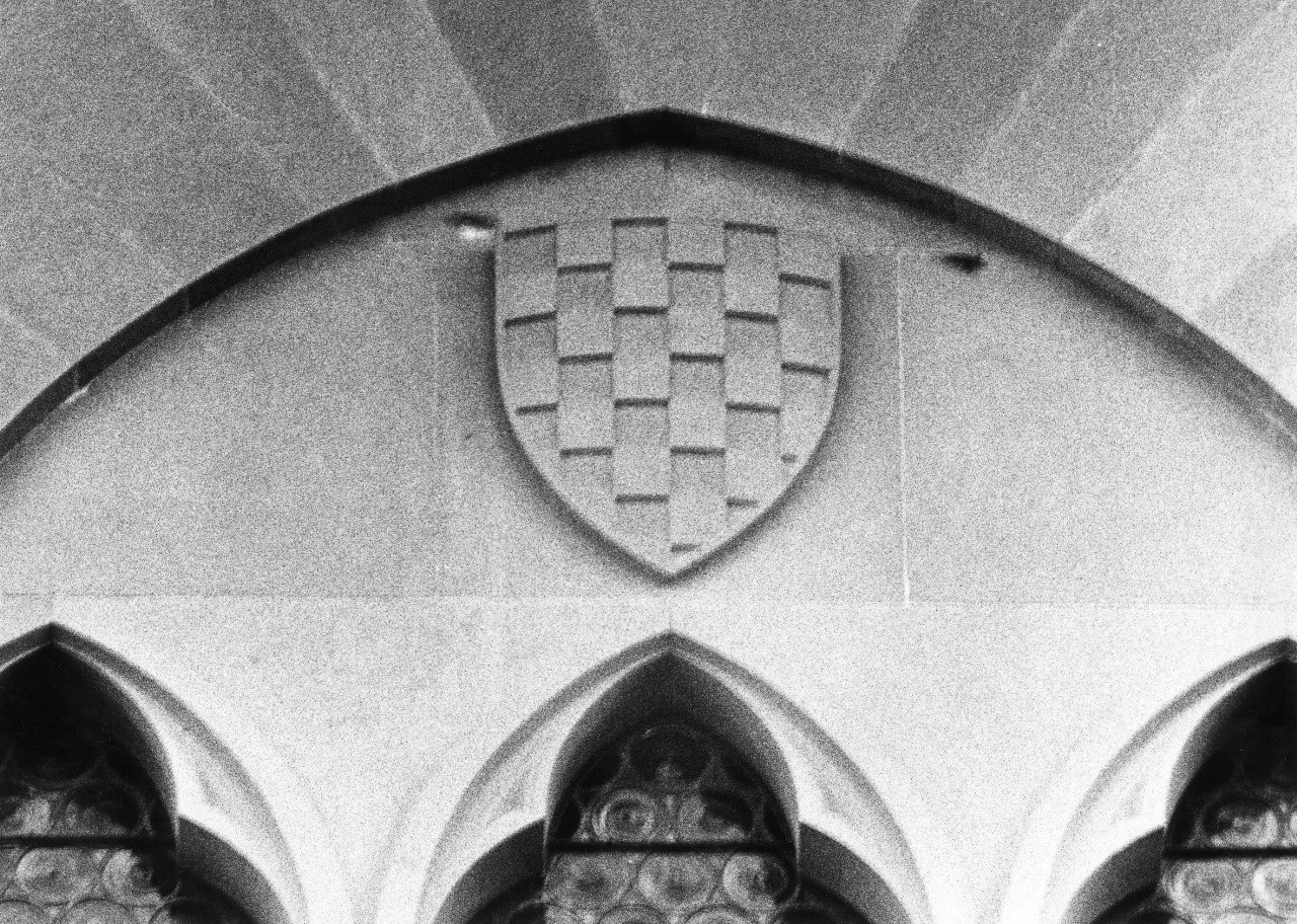 stemma comunale di Pistoia (rilievo) - manifattura toscana (sec. XX)