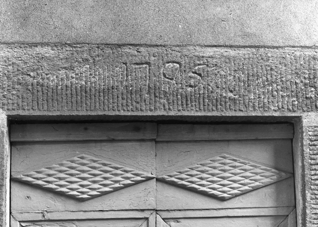 architrave di porta - manifattura toscana (sec. XVIII)