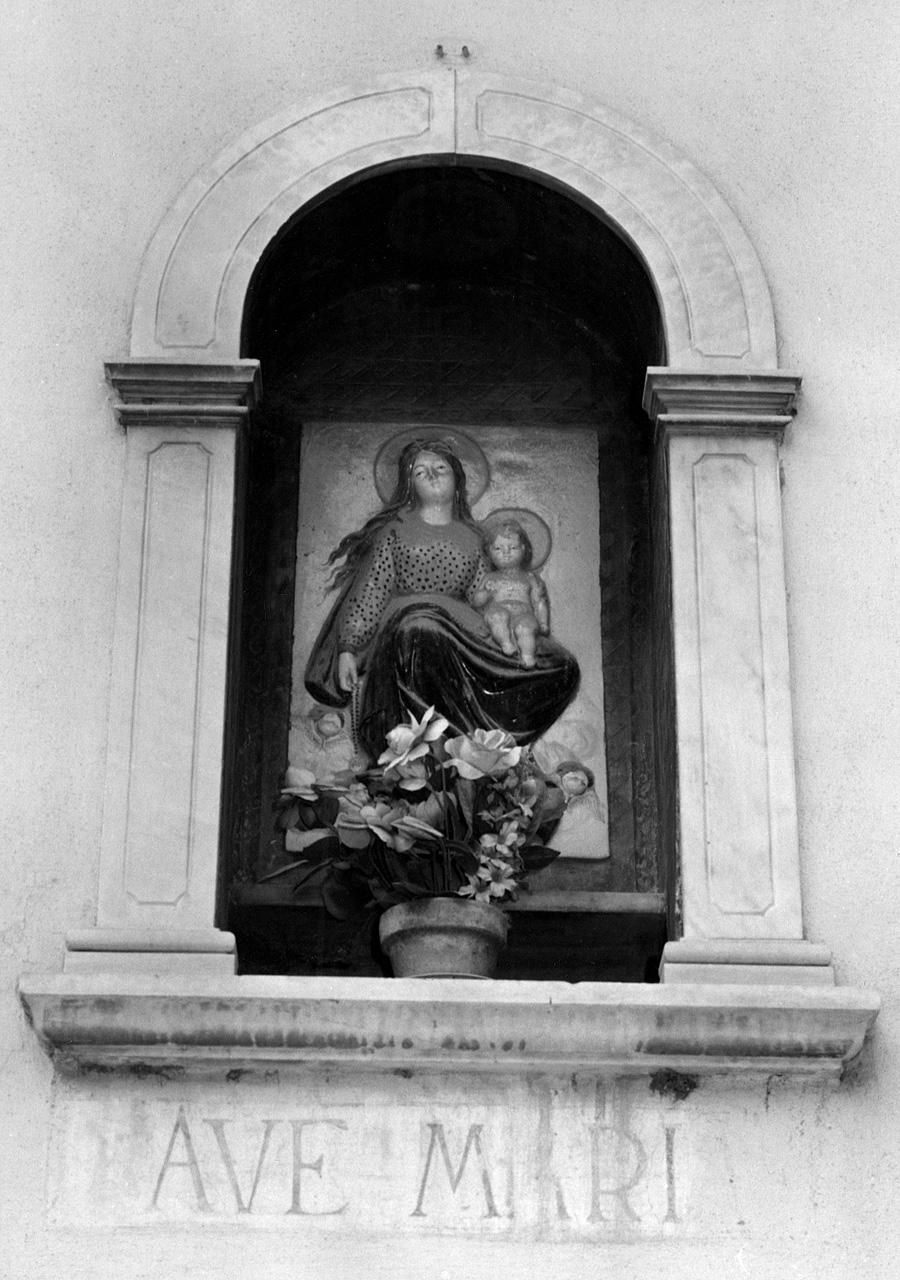 Madonna del Rosario (rilievo) - manifattura di Doccia (seconda metà sec. XIX)