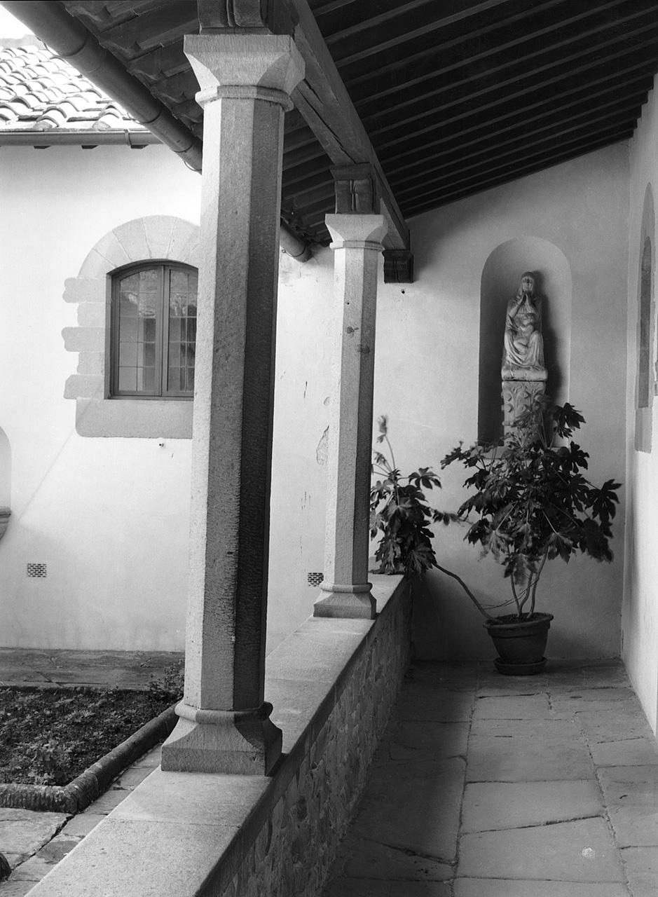 pilastrino, serie - produzione toscana (secondo quarto sec. XX)