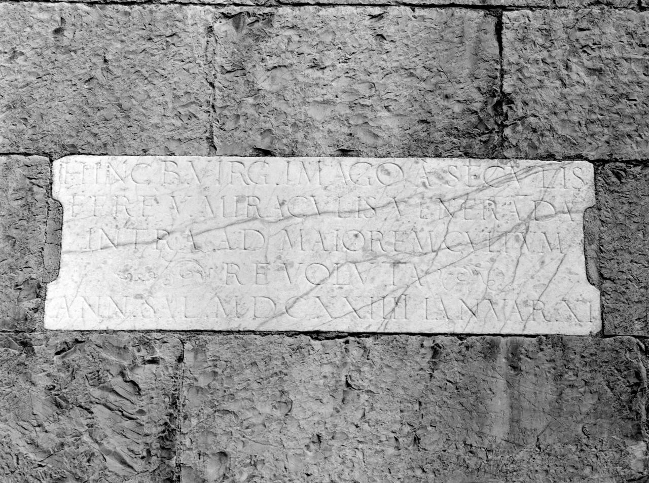 lapide commemorativa - manifattura toscana (sec. XVII)